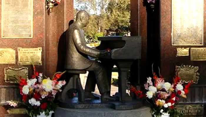 Robaron placas del monumento a Osvaldo Pugliese y otras del “Recinto de Personalidades”
