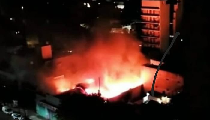 Bomberos de la Ciudad controlaron un incendio en un supermercado de Villa Urquiza