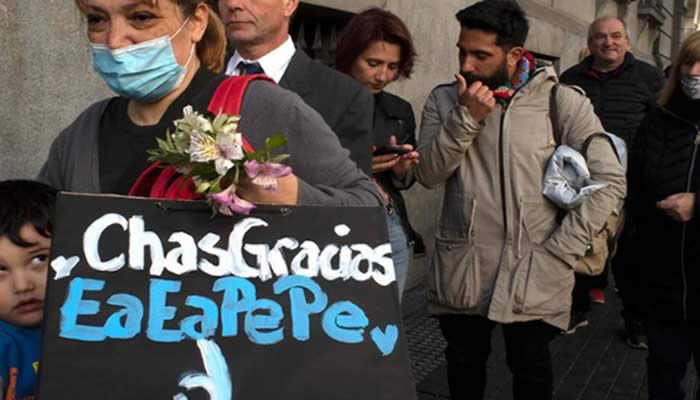 Cientos de admiradores despiden a Carlitos Balá en la Legislatura porteña